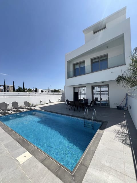 Pool view, Swimming pool, Swimming pool