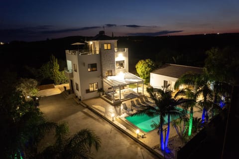 Property building, Patio, Pool view, sunbed