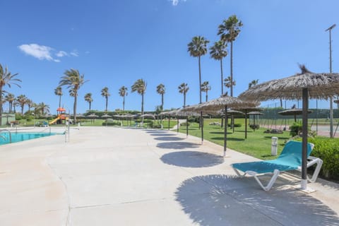 Pool view, Swimming pool, sunbed