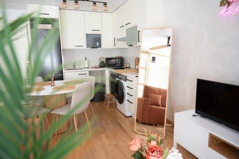 Kitchen or kitchenette, Living room