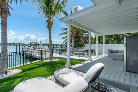 2 Waterfront Homes 1 Amazing Rental with SwimSpa Villa in Sunset Beach