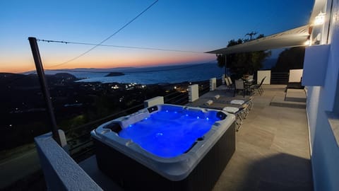 Patio, Night, Natural landscape, View (from property/room), Balcony/Terrace, Living room, Seating area, Mountain view, Pool view, Sea view, Swimming pool, Sunrise, Sunset, sunbed