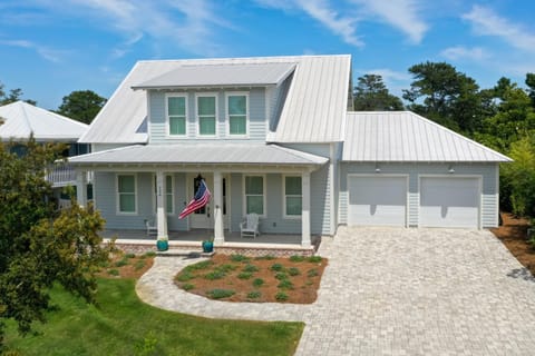 Golf Cart, Large Private Pool & Hot Tub, Close to 2 Beach Accesses on 30A! House in South Walton County