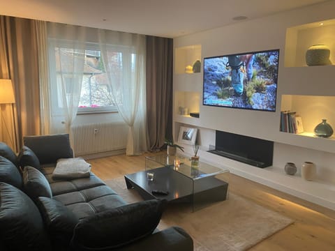 Communal lounge/ TV room, TV and multimedia, Living room, Seating area, Evening entertainment
