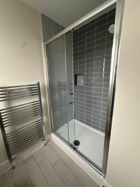 Pvt ensuite room , fast public transport connection to city center Vacation rental in Dublin