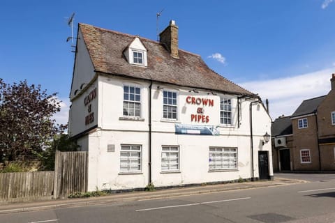 Crown and Pipes 18th Century Home Apartment in South Cambridgeshire District