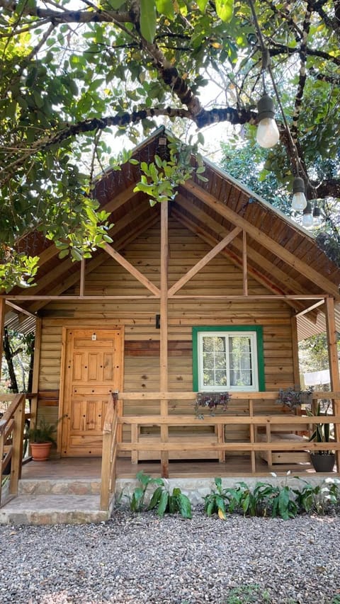 Cabaña de campo en el lago de yojoa Nature lodge in Cortés Department