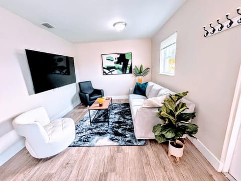 S&H Unlimited West Palm Gardens Apartment in Riviera Beach