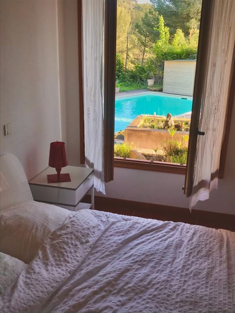 Villa d’architecte avec piscine entre vignes et forêt Villa in La Cadière-d'Azur