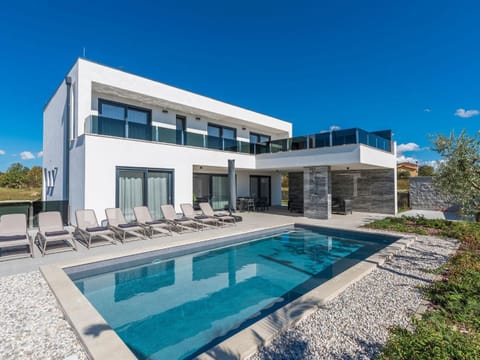 Amazing holiday home in Novigrad with bubble bath House in Novigrad