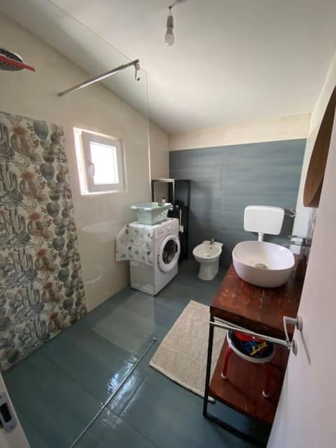 Toilet, Bathroom, washing machine