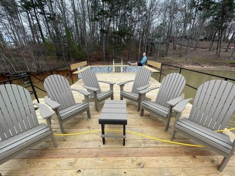 Balcony/Terrace, Seating area, Lake view