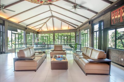 Living room, Seating area, fireplace