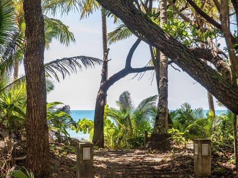 Port Douglas Mirage Villa#431- Absolute Beachfront Villa in Port Douglas