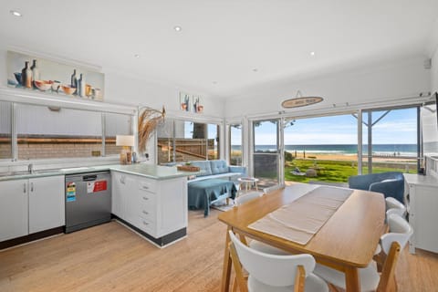 Dreamy 3-Bed Oceanfront Avoca Beach House Condo in Cape Three Points Road