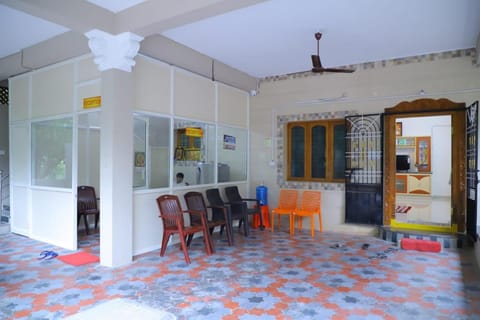 Nanda Mohan Homestay- Luxury AC Apartment close to Alipiri Kapila Teertha and ISKON temples Vacation rental in Tirupati
