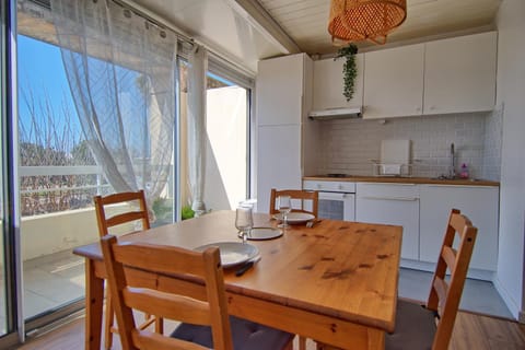 Dining area, kitchen