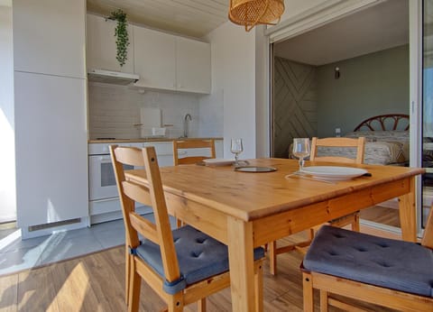 Dining area, kitchen