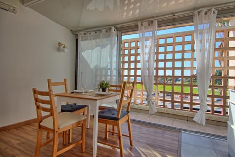 Patio, Dining area