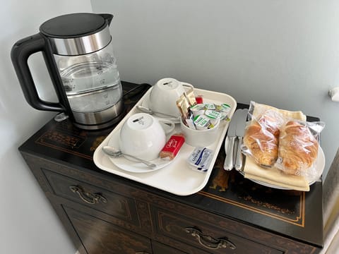 Coffee/tea facilities, Breakfast