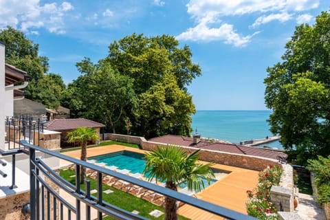 Property building, Day, Natural landscape, Garden, View (from property/room), Balcony/Terrace, Garden view, Pool view, Sea view, Swimming pool, sunbed