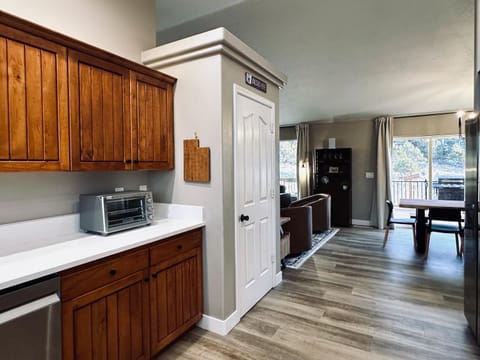 Kitchen or kitchenette, oven