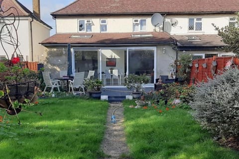 Large One Bedroom House near Twickenham stadium House in Isleworth