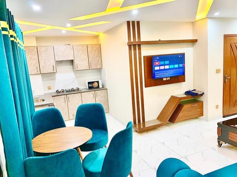 TV and multimedia, Kitchen or kitchenette, Seating area, minibar