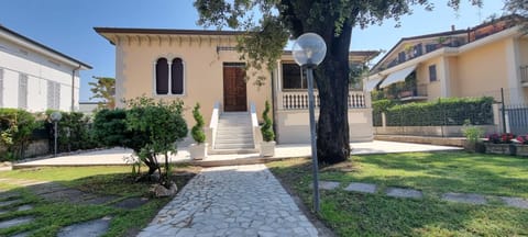 Villa Gioietta Bed and Breakfast in Marina di Massa