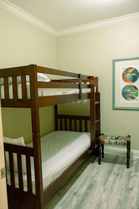 Bedroom, bunk bed