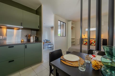 Dining area, kitchen