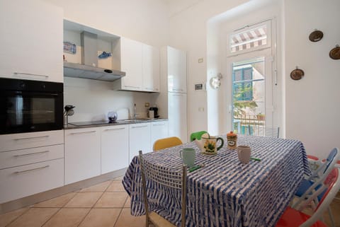 Property building, Kitchen or kitchenette, Living room