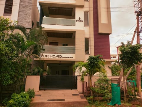 Elite Homes Perfect Guest Rooms.. Condo in Visakhapatnam