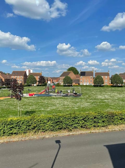 Spring, Day, Neighbourhood, Natural landscape, Children play ground, Children play ground, Garden, Garden view