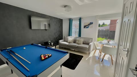 Billiard, Game Room, Living room, Seating area