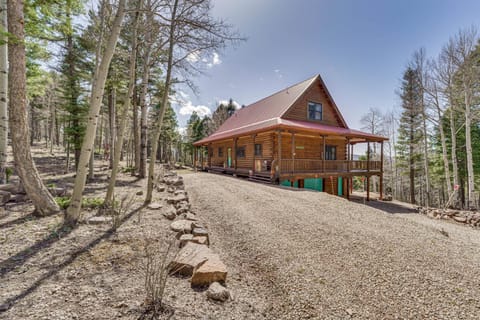 Spacious Angel Fire Cabin with Mtn Views and Fire Pit House in Angel Fire