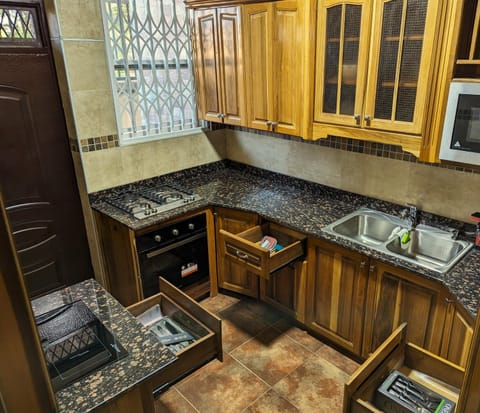 Kitchen or kitchenette, minibar, pet friendly, stove