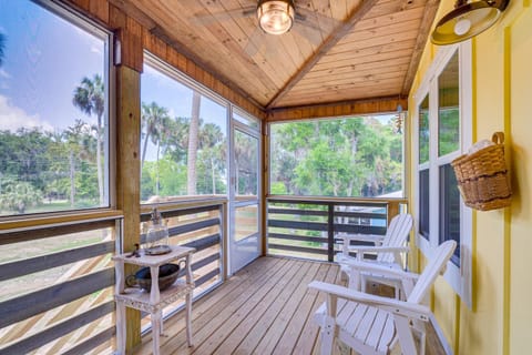 Stilt-Style Cottage Less Than 1 Mi to Downtown Yankeetown! House in Florida