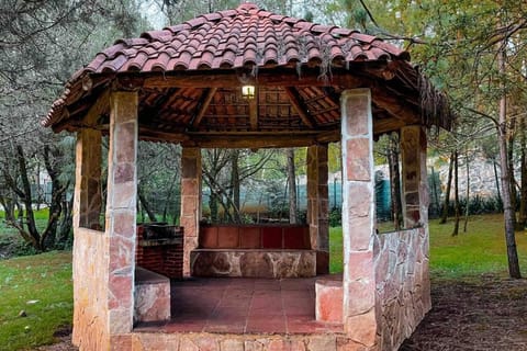 Chalet privado en el bosque con Jacuzzi de Madera Huasca Retreats House in Hidalgo, Mexico