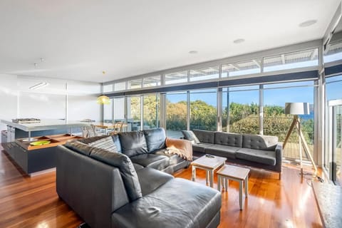 Getaway Hideaway-close to beach Sleeps-8 House in Tasmania