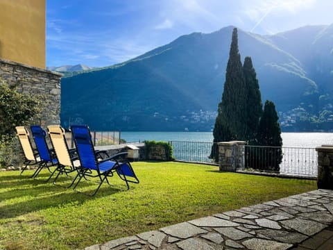 Villa Luminosa Laglio - Private Parking, Garden House in Laglio