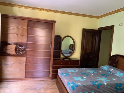 شارع خالد ابن الوليد بجوار الهلتون و بنك اسكندريه Apartment in Alexandria