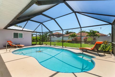 Pool view, Swimming pool, sunbed