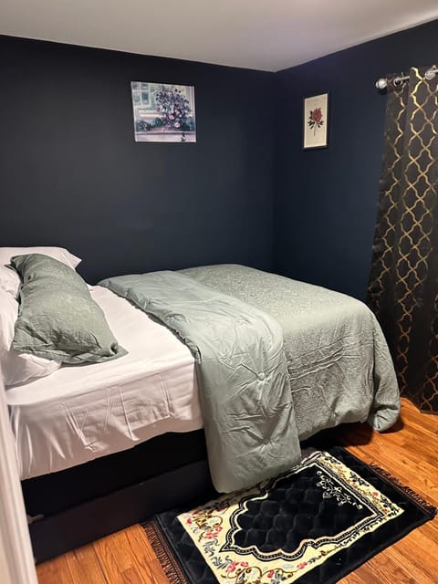 Fidelia Room B, Queen Bed Minutes from Newark Liberty International Airport and Newark Penn Station Vacation rental in Irvington