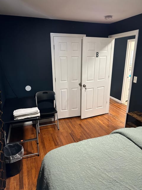 Fidelia Room B, Queen Bed Minutes from Newark Liberty International Airport and Newark Penn Station Vacation rental in Irvington