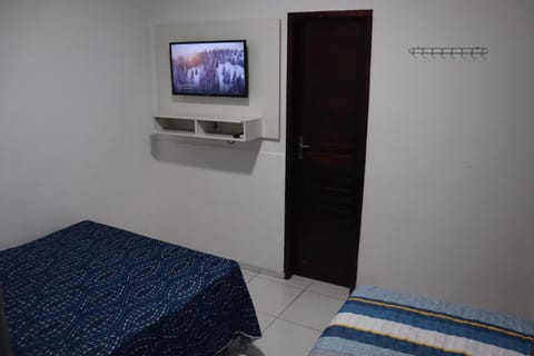 Bed, TV and multimedia, Bedroom