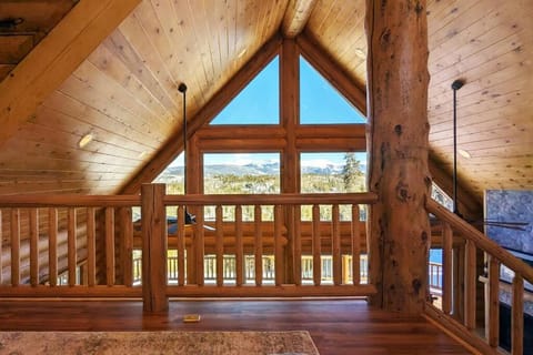 New Log Home, Hot Tub For 8, Views! House in Granby