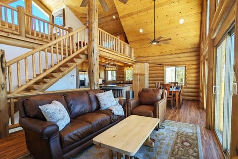 New Log Home, Hot Tub For 8, Views! House in Granby