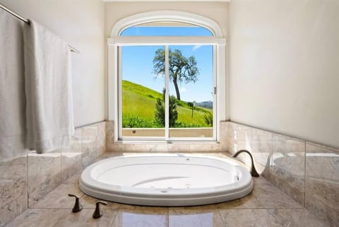 Hilltop Vistas-Private Pool, Firepit, Views House in Atascadero