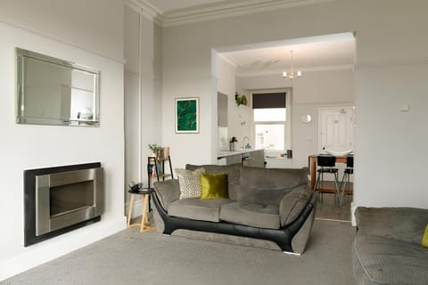 Kitchen or kitchenette, Living room, Photo of the whole room, Seating area, Dining area, On site